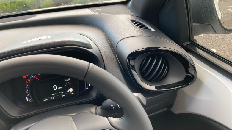 Toyota Aygo X 1.0 VVT-i Edge 5dr Petrol Hatchback